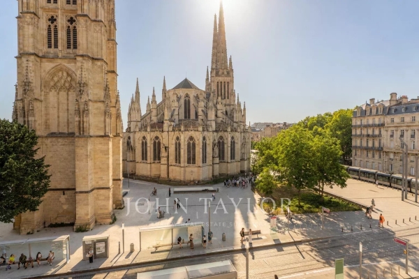 Luxury Apartment for sale in Bordeaux, 335 000 €, Photo 1