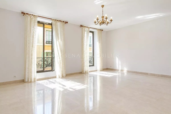 Luxury Apartment for sale in Nice, 740 000 €, Photo 1