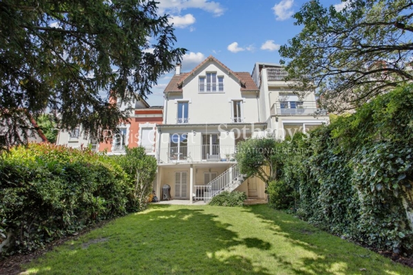 Maison de luxe à louer à Suresnes, 4 720 €, Photo 1