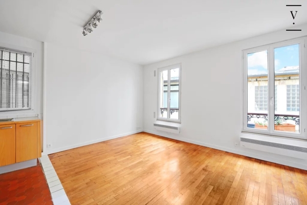 Luxury Apartment for sale in Paris 12ème, 400 000 €, Photo 1