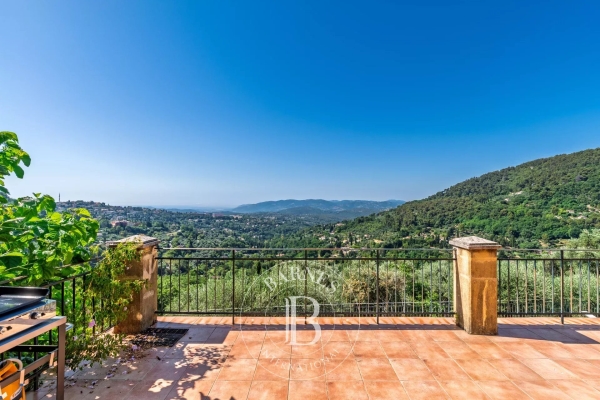 Maison de luxe à vendre à Grasse, 695 000 €, Photo 2