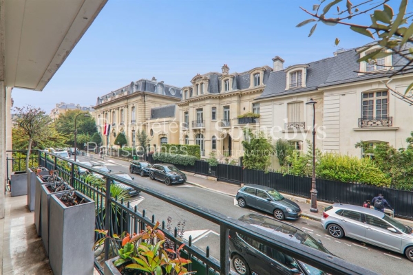 Luxury Apartment for sale in Paris 16ème, 1 700 000 €, Photo 1