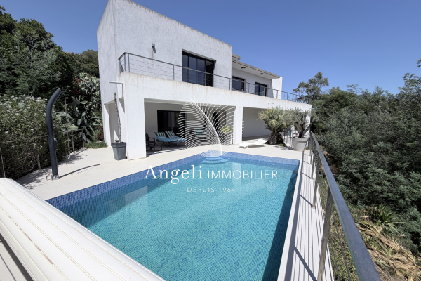 Maison de luxe à vendre à Saint-Aygulf, 1 090 000 €, Photo 1