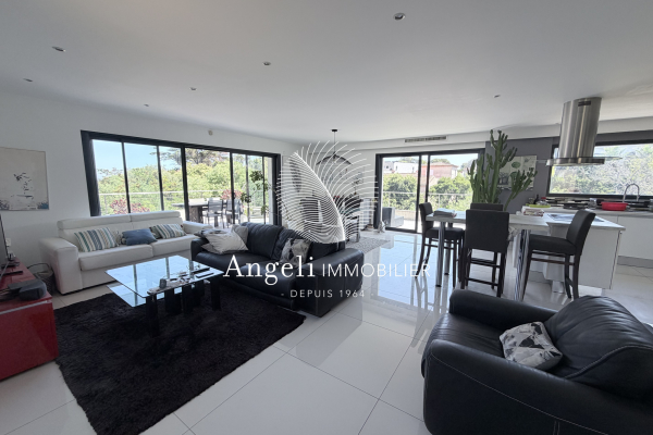 Maison de luxe à vendre à Saint-Aygulf, 1 090 000 €, Photo 5
