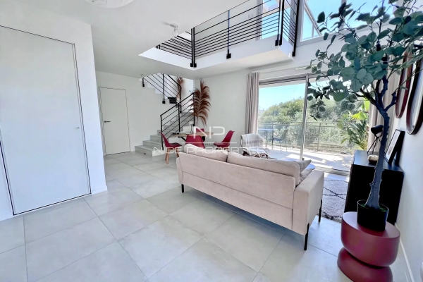 Luxury Apartment for sale in Antibes, 909 000 €, Photo 1