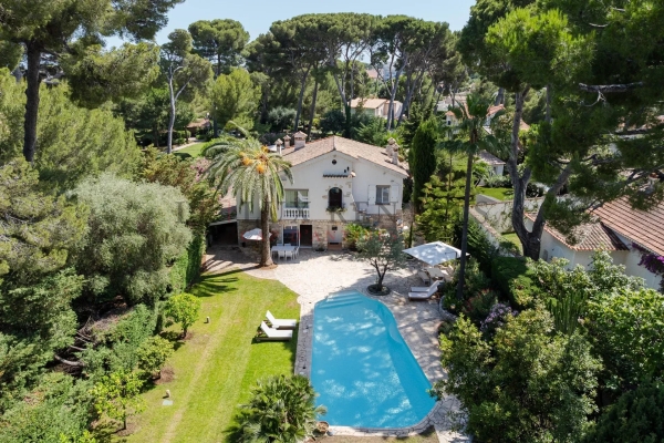 Luxury House for rental in Antibes, 50 000 €, Photo 1