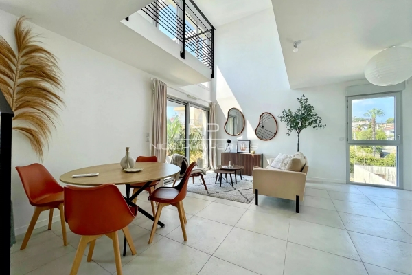 Luxury Apartment for sale in Antibes, 909 000 €, Photo 2