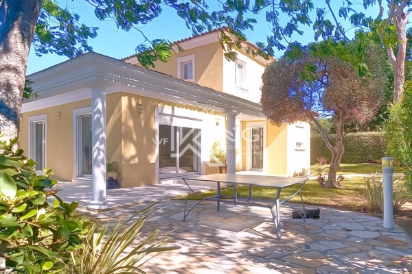 Maison de luxe à vendre à Saint-Raphaël, 848 000 €, Photo 2