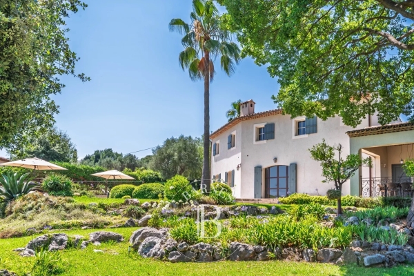 Maison de luxe à vendre à Biot, 2 150 000 €, Photo 1