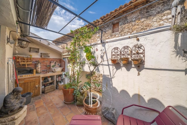 Maison de luxe à vendre à Saint-Paul-de-Vence, 599 000 €, Photo 1