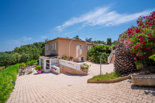 Maison de luxe à vendre à Sainte-Maxime, 890 000 €, Photo 1