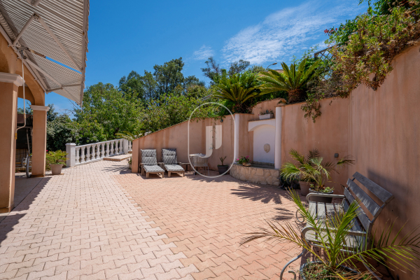 Maison de luxe à vendre à Sainte-Maxime, 890 000 €, Photo 2