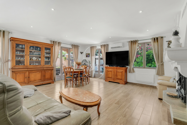 Maison de luxe à vendre à Sainte-Maxime, 890 000 €, Photo 3