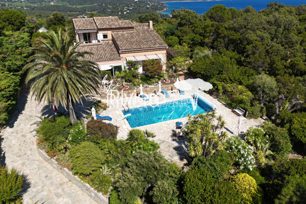 Maison de luxe à vendre à Cavalaire-sur-Mer, 1 490 000 €, Photo 1