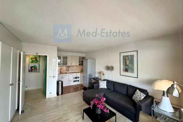 Luxury Apartment for sale in Cavalaire-sur-Mer, 389 000 €, Photo 1