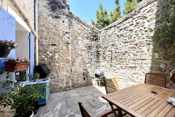 Maison de luxe à vendre à Saint-Rémy-de-Provence, 695 000 €, Photo 1