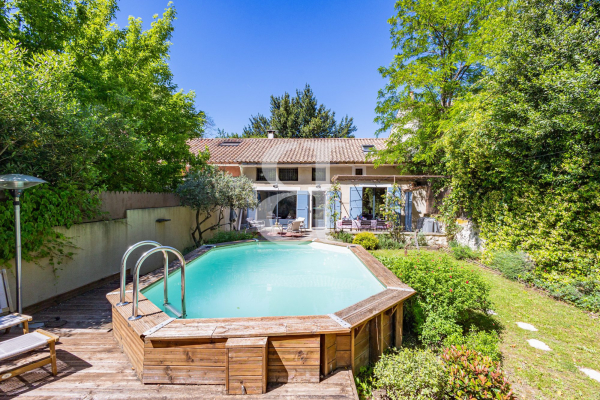 Maison de luxe à vendre à Saint-Rémy-de-Provence, 755 000 €, Photo 1