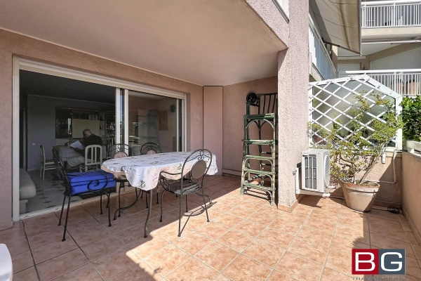 Appartement de luxe à vendre à Antibes, 385 000 €, Photo 3