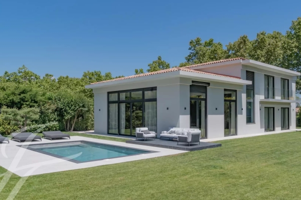 Maison de luxe à louer à Mougins, 16 000 €, Photo 1
