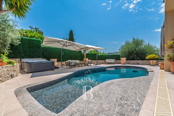 Maison de luxe à vendre à Vence, 1 240 000 €, Photo 1