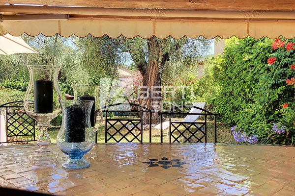 Luxury Apartment for sale in Mandelieu-la-Napoule, 598 000 €, Photo 2