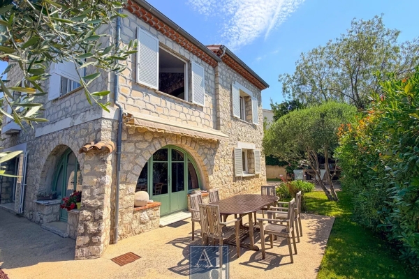 Maison de luxe à vendre à Antibes, 1 280 000 €, Photo 2