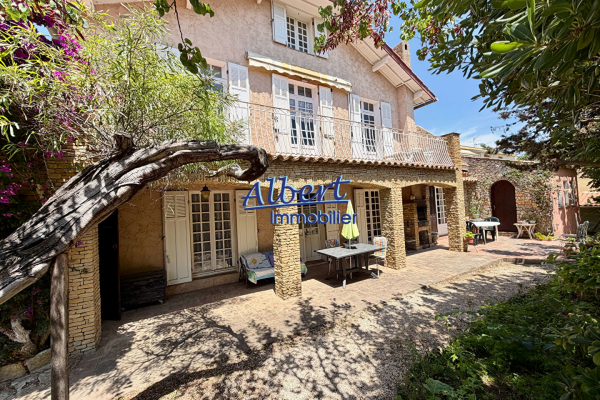 Maison de luxe à vendre à Sanary-sur-Mer, 1 196 000 €, Photo 1