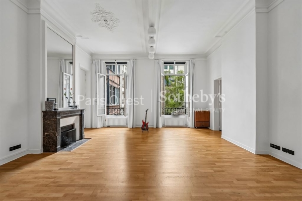 Luxury Apartment for sale in Paris 9ème, 840 000 €, Photo 2