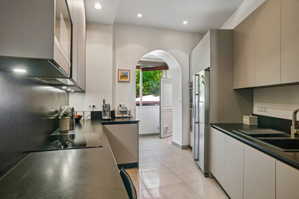Luxury Apartment for sale in Cannes, 735 000 €, Photo 3