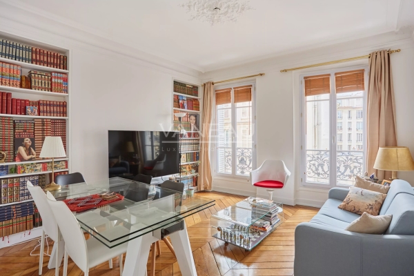 Luxury Apartment for sale in Paris 6ème, 1 100 000 €, Photo 1