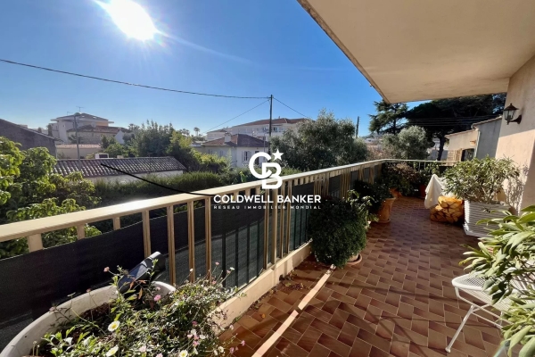 Luxury Apartment for sale in Le Golfe Juan, 495 000 €, Photo 1