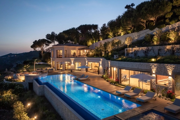 Maison de luxe à louer à Èze, 46 200 €, Photo 1