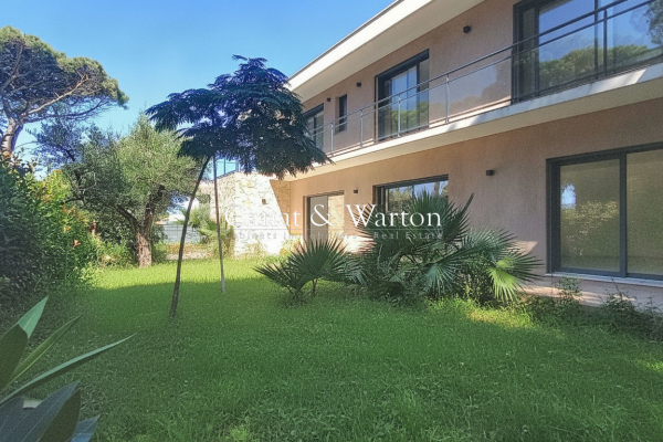 Maison de luxe à vendre à Saint-Raphaël, 770 000 €, Photo 1