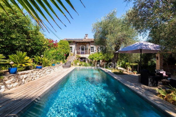 Maison de luxe à vendre à Roquefort-les-Pins, 975 000 €, Photo 2