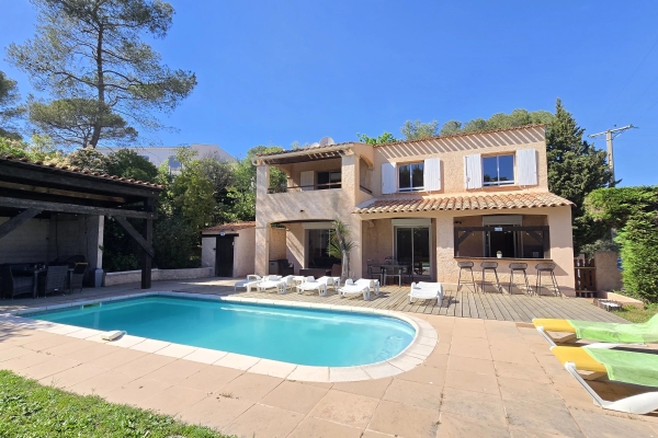 Maison de luxe à vendre à Saint-Raphaël, 699 000 €, Photo 1