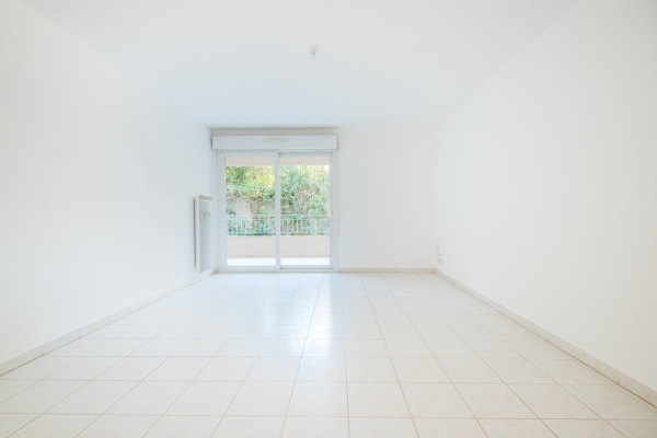 Luxury Apartment for sale in Antibes, 365 000 €, Photo 1