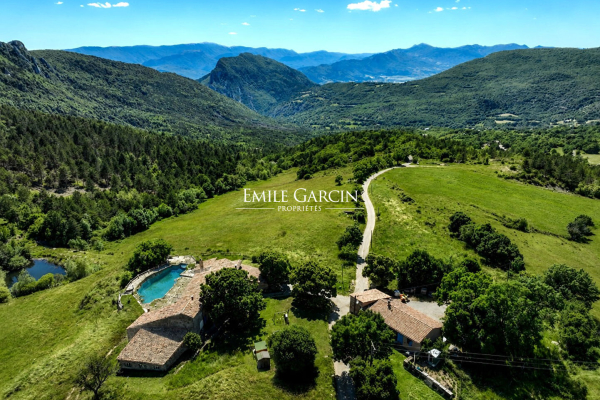 Maison de luxe à vendre à Entrepierres, 1 170 000 €, Photo 1