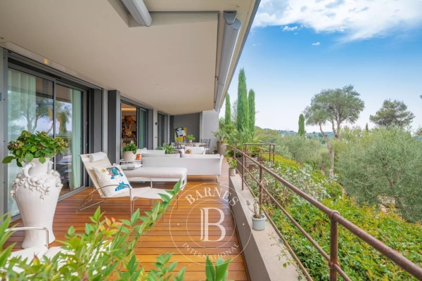 Luxury Apartment for sale in Saint-Paul-de-Vence, 2 160 000 €, Photo 2