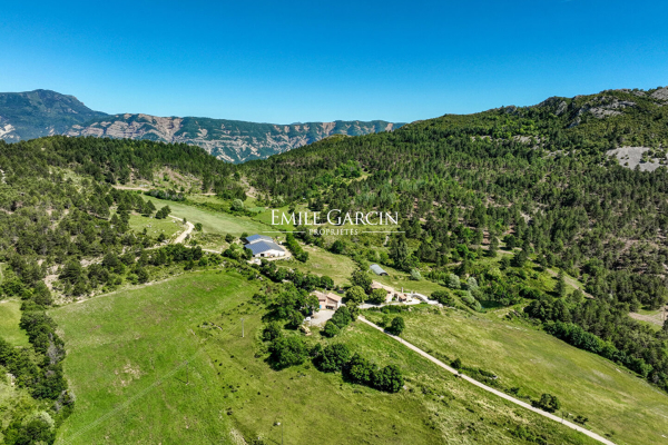 Maison de luxe à vendre à Entrepierres, 1 170 000 €, Photo 2