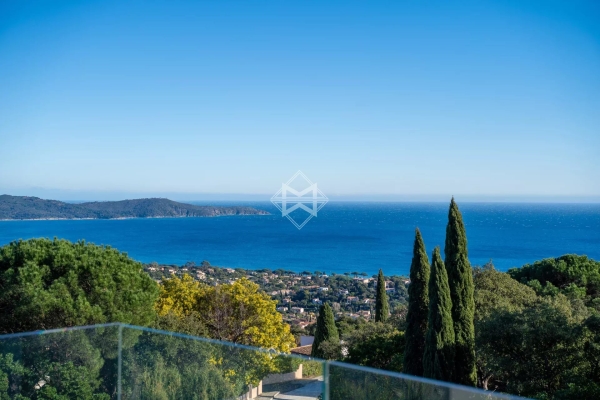 Maison de luxe à vendre à Cavalaire-sur-Mer, 2 990 000 €, Photo 1