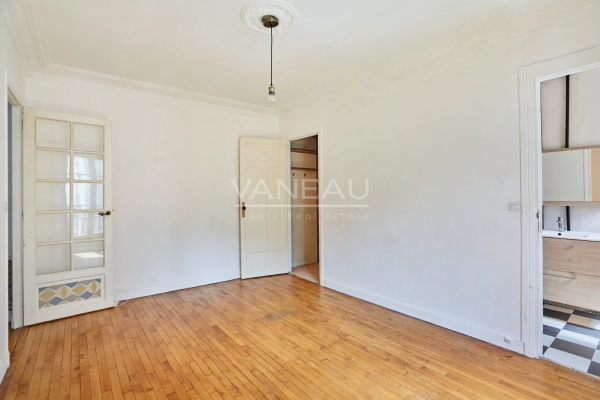 Luxury Apartment for sale in Paris 18ème, 275 000 €, Photo 1