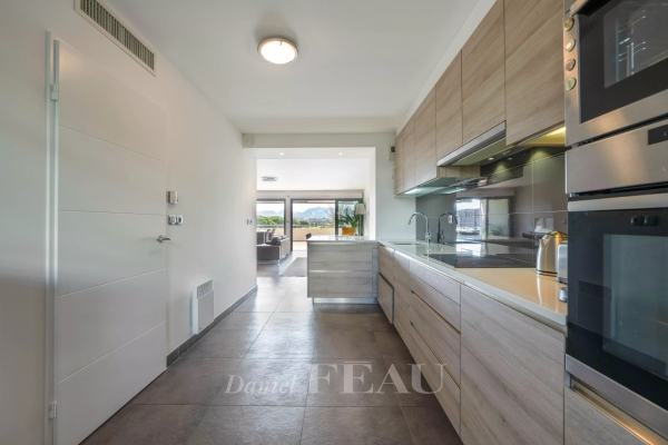 Luxury Apartment for sale in Marseille 8ème, 1 090 000 €, Photo 7