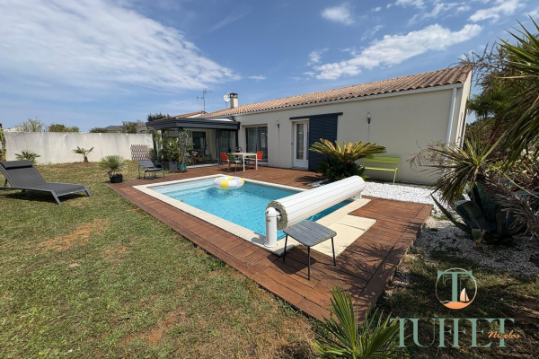 Maison de luxe à vendre à Saint Jusaint Luzac, 325 000 €, Photo 1