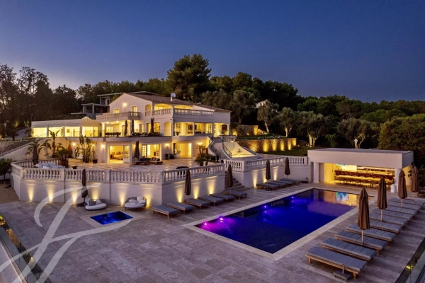 Maison de luxe à louer à Mougins, 130 000 €, Photo 1