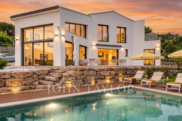 Luxury House for rental in Valbonne, 8 000 €