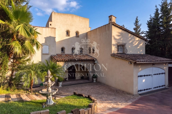 Maison de luxe à vendre à Antibes, 2 070 000 €, Photo 3