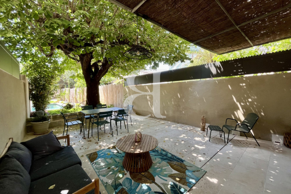 Maison de luxe à vendre à Saint-Rémy-de-Provence, 795 000 €, Photo 1