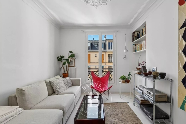 Luxury Apartment for sale in Paris 11ème, 580 000 €, Photo 2