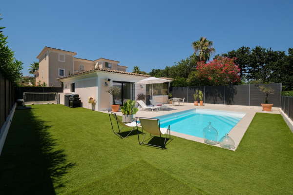 Maison de luxe à vendre à Villeneuve-Loubet, 749 000 €, Photo 1