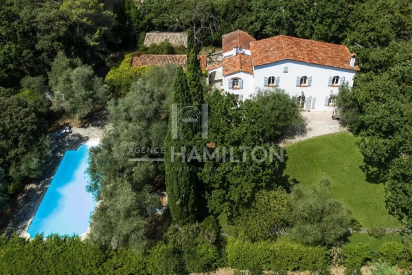 Maison de luxe à vendre à Grasse, 1 300 000 €, Photo 1